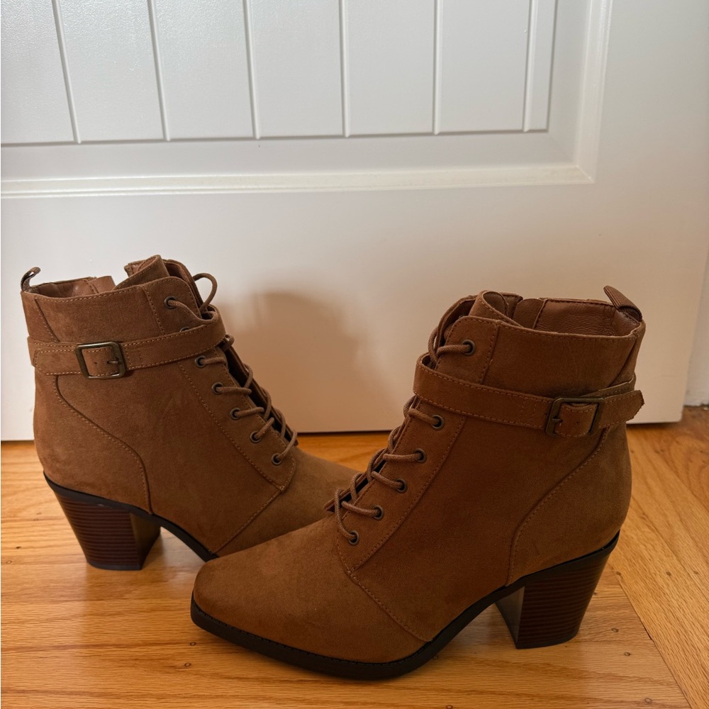 JustFab Alanna Lace Up Bootie size 10